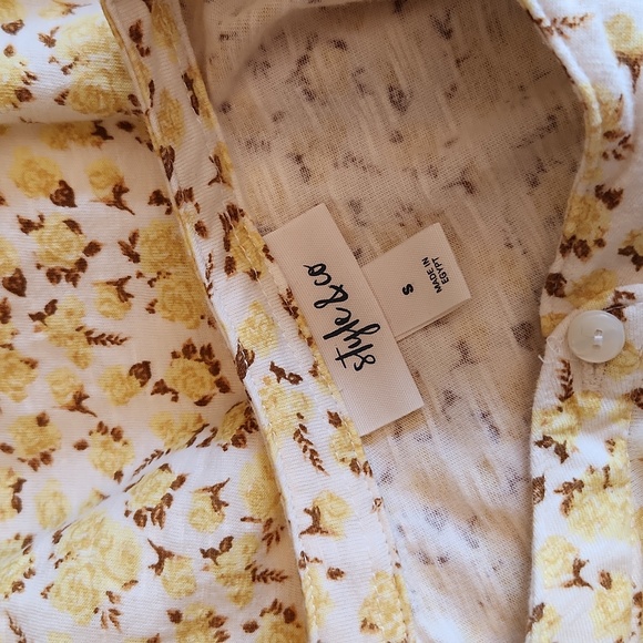 Yellow Rose Long Sleeve Button Down Blouse - Picture 5 of 6